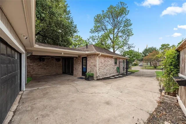$2,400 | 2219 Briarview Drive, Houston, TX 77077