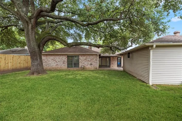 $2,300 | 2219 Briarview Drive, Houston, TX 77077