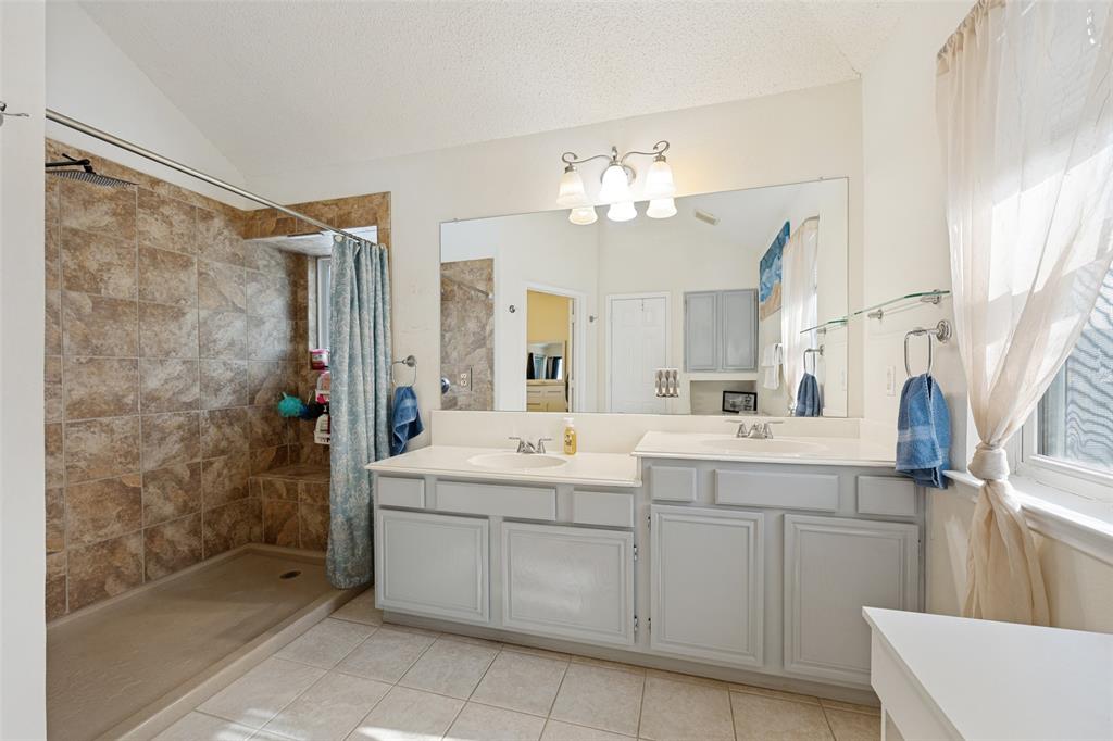 1517 Oak Tree Road Allen, TX 75002 - Photo 16 of 25 primary bath