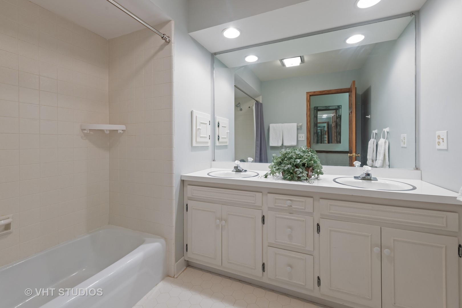 3S557 Norris Road Sugar Grove, IL 60554 - Photo 24 of 46 a bathroom with a double vanity sink mirror and bathtub