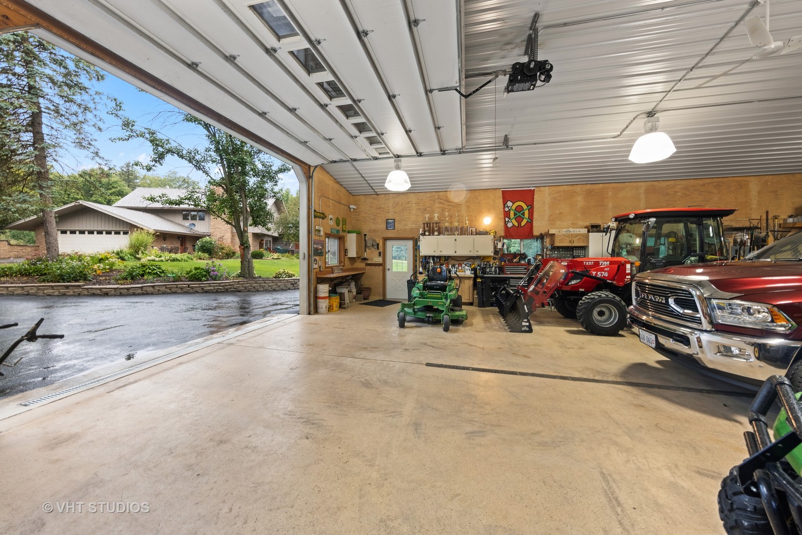 3S557 Norris Road Sugar Grove, IL 60554 - Photo 29 of 46 a view of parking garage with cars