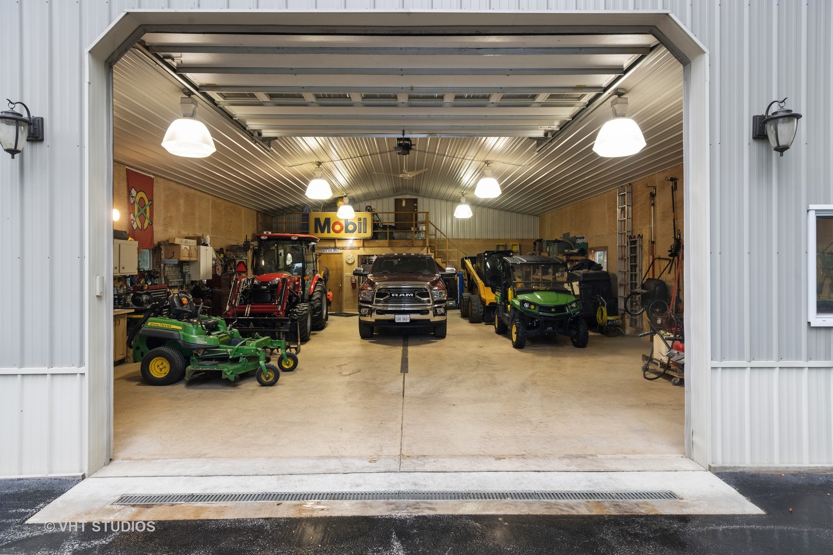 3S557 Norris Road Sugar Grove, IL 60554 - Photo 30 of 46 a view of a room with gym equipment