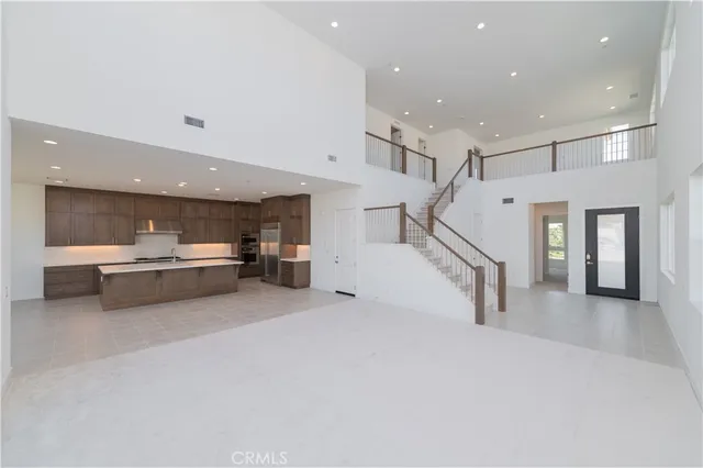 a view of a livingroom with furniture and a ceiling fan