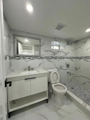 $909,999 | 21511 112th Avenue | Bellaire Estates