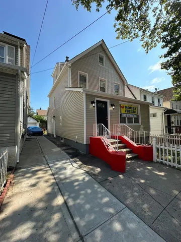 $909,999 | 21511 112th Avenue | Bellaire Estates