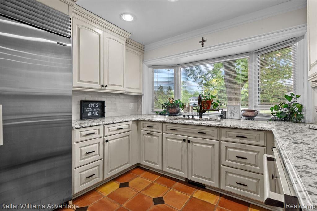 33770 Quaker Valley Road Farmington Hills, MI 48331 - Photo 12 of 31
