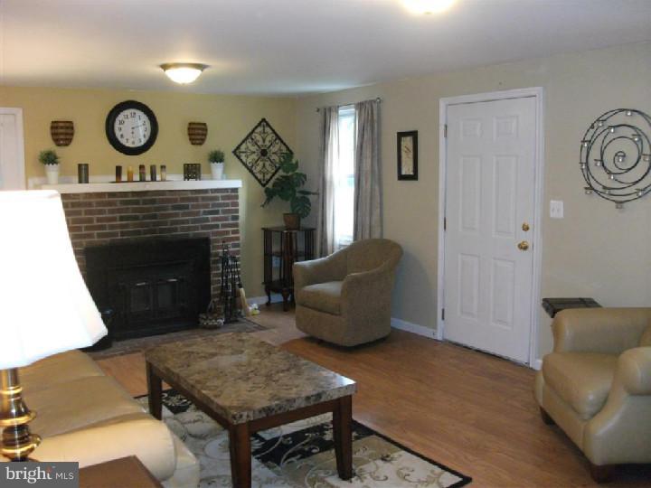 688 Egypt Road Phoenixville, PA 19460 - Photo 8 of 25 Living Room