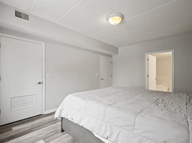 $282,222 | 7759 Bristol Park Drive, Unit 2SE, Tinley Park, IL 60477