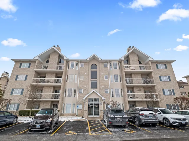 $282,222 | 7759 Bristol Park Drive, Unit 2SE, Tinley Park, IL 60477