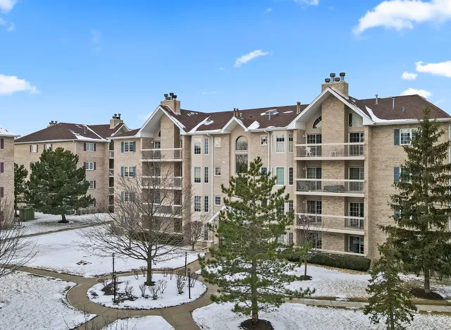 $282,222 | 7759 Bristol Park Drive, Unit 2SE, Tinley Park, IL 60477