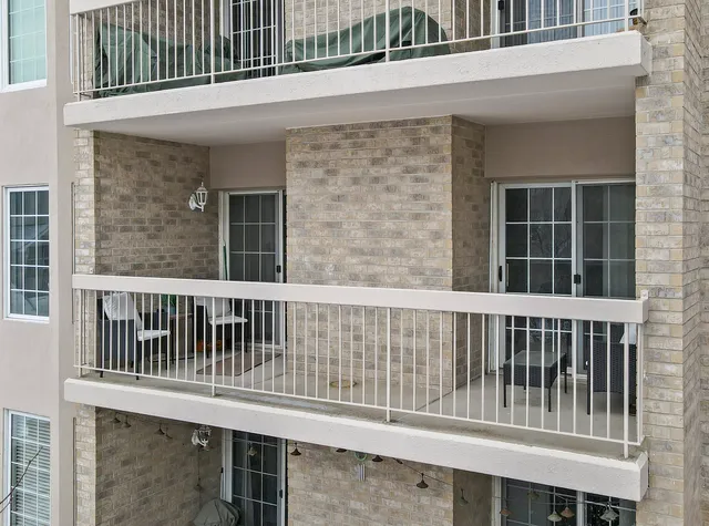 $282,222 | 7759 Bristol Park Drive, Unit 2SE, Tinley Park, IL 60477