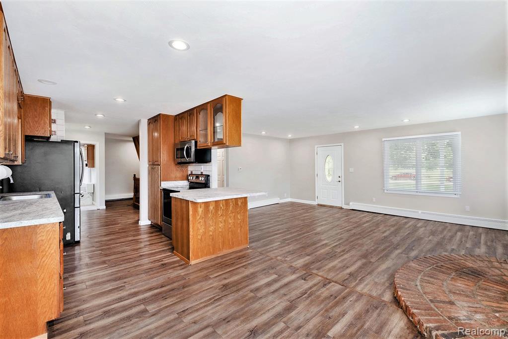 8327 Wiggins Road Howell, MI 48855 - Photo 9 of 28