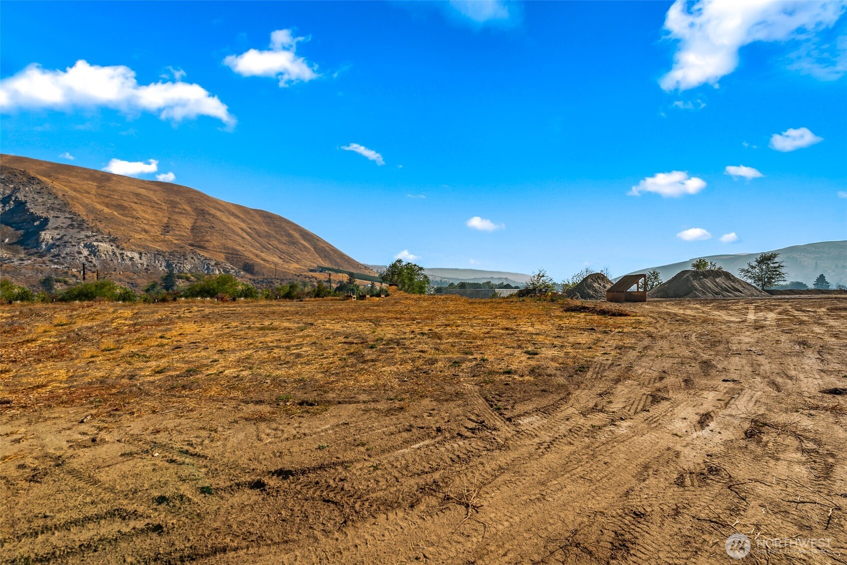 99 Farmer Lane Monitor, WA 98836 - Photo 11 of 13 a view of a sky from a yard