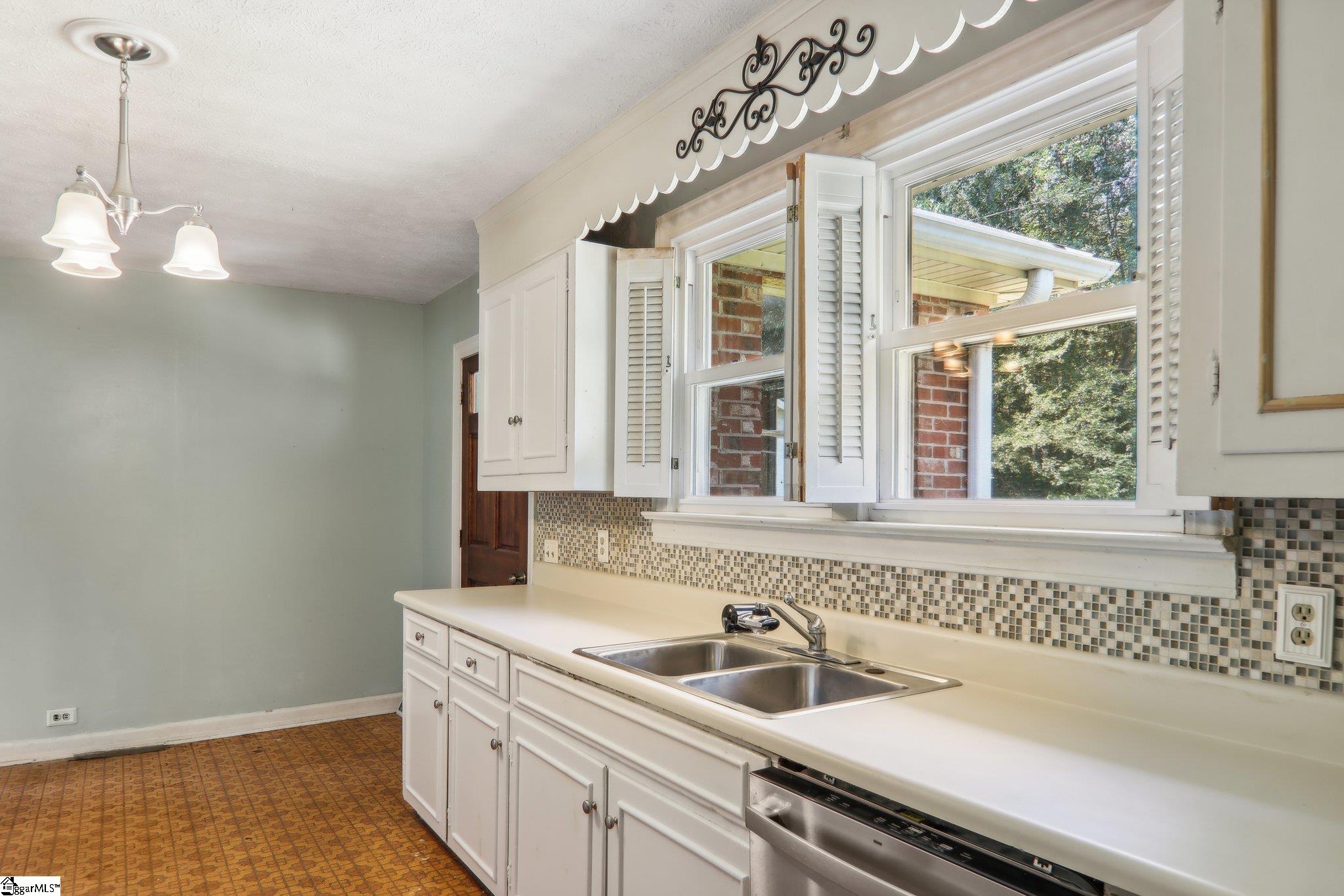613 Farrs Road Easley, SC 29640 - Photo 11 of 36