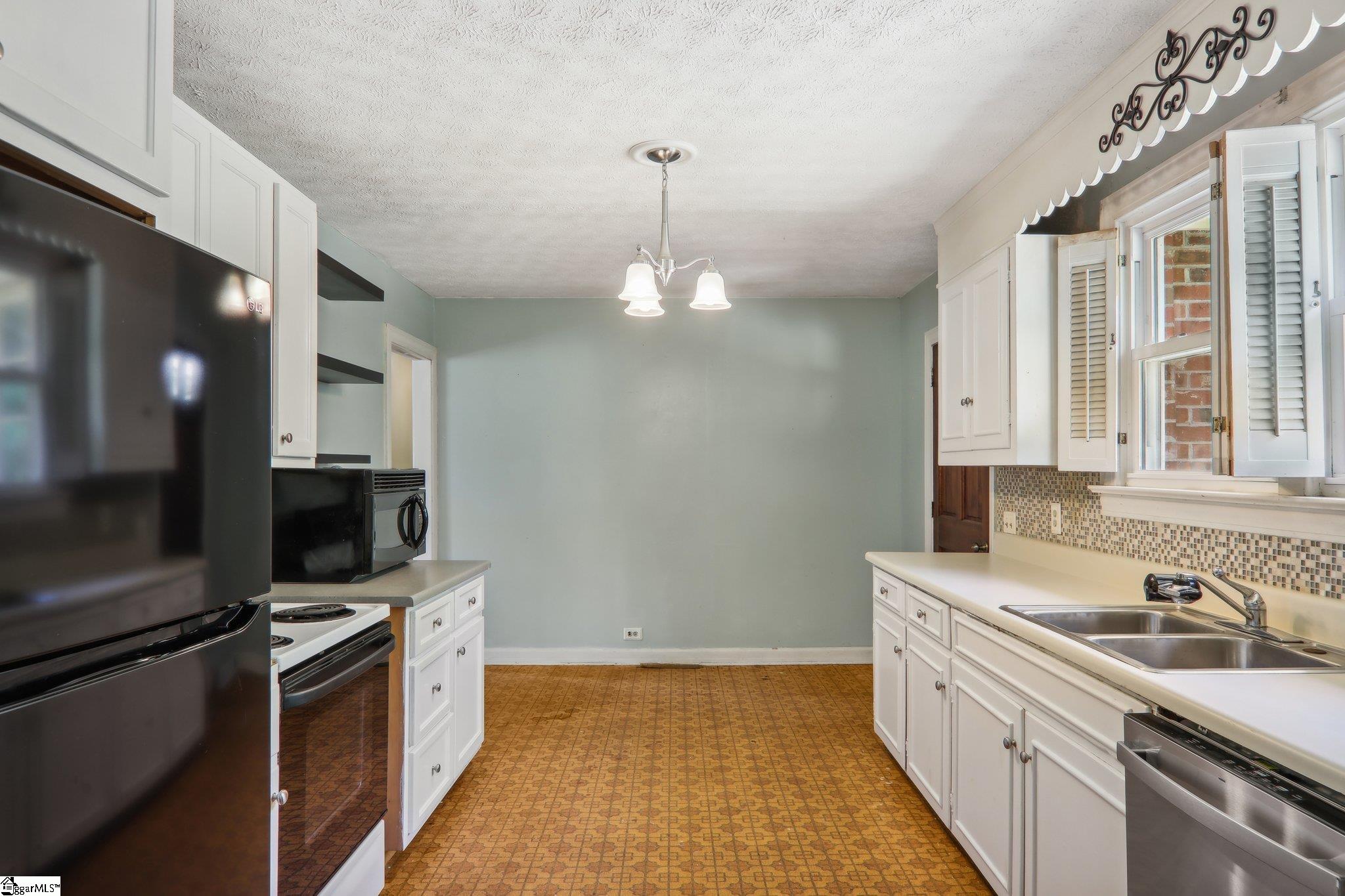 613 Farrs Road Easley, SC 29640 - Photo 10 of 36