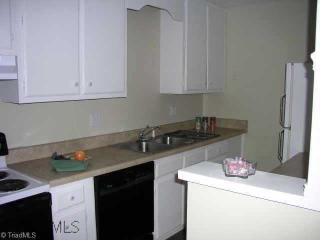 5739 Bramblegate Road, Unit G Greensboro, NC 27409 - Photo 2 of 9 Other. Kitchen