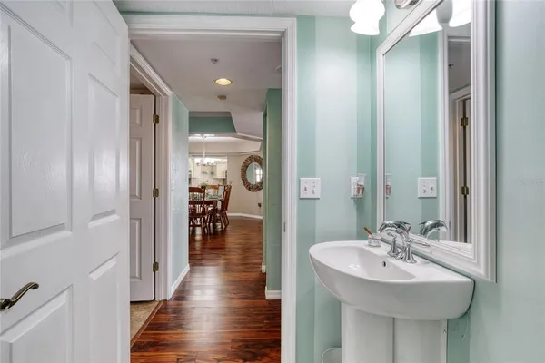 a en suite bathroom with a sink and a mirror