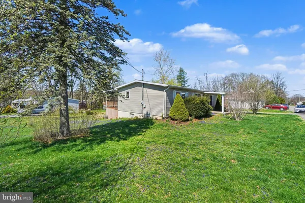 a view of a back yard of the house