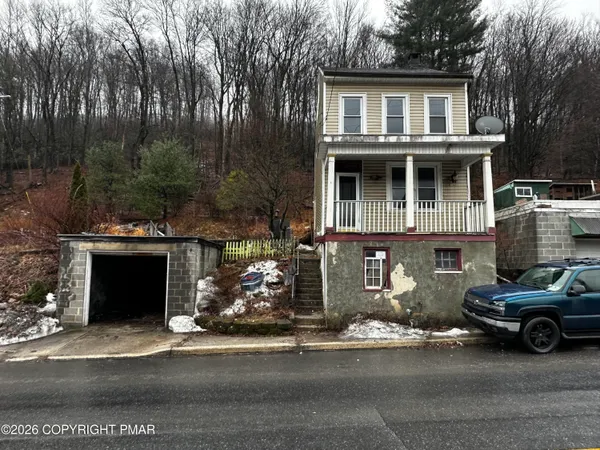 a view of a car park in front of house