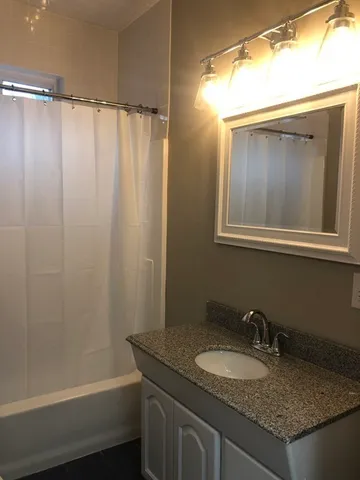 $2,800 | 165 Chestnut Street, Unit 2, Waltham, MA 02453