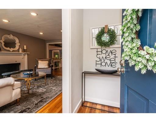 21 Thomas Road Lynnfield, MA 01940 - Photo 4 of 41 Gallery Image 4