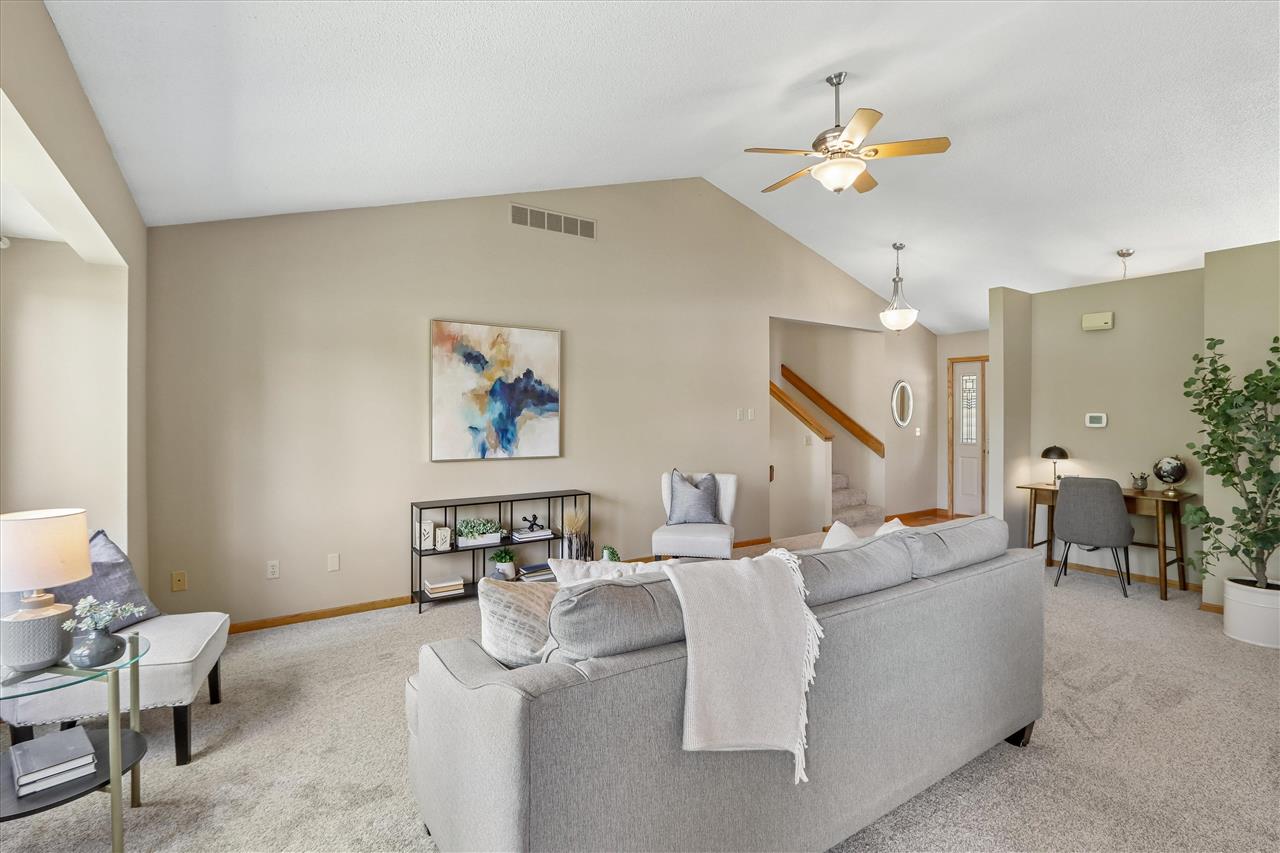 615 Pine Ridge Road Coralville, IA 52241 - Photo 4 of 36 Gallery Image 4