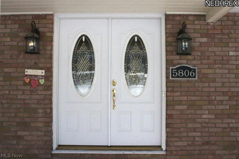 5806 Horning Road Kent, OH 44240 - Photo 3 of 25 Newer double entry doors make for easy-in when you move to Horning Road!
