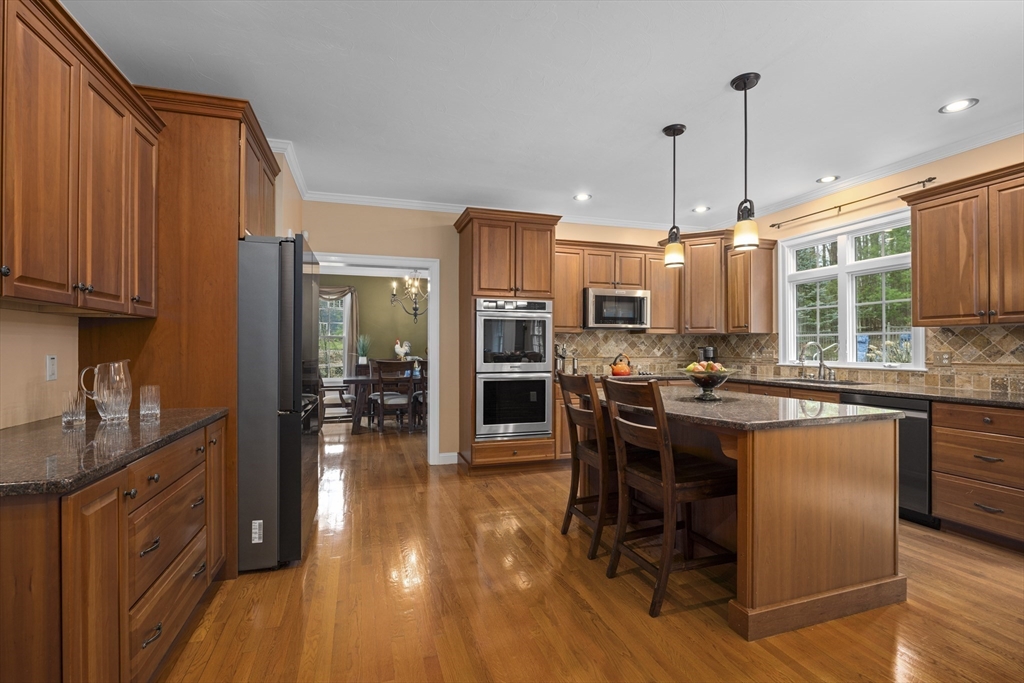 154 South Street Upton, MA 01568 - Photo 7 of 41