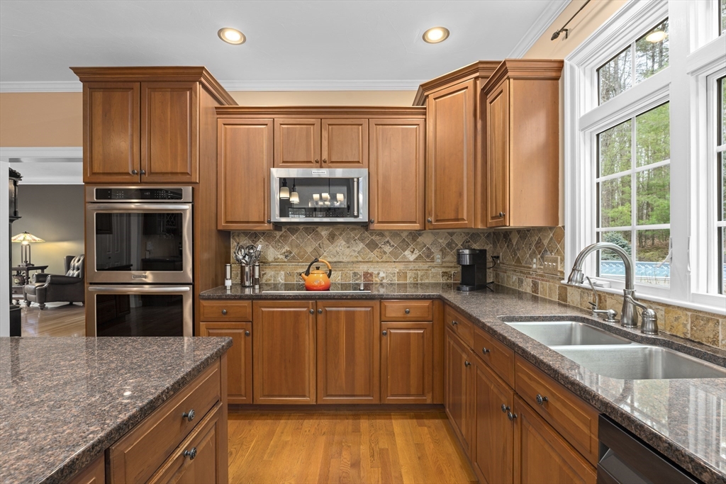 154 South Street Upton, MA 01568 - Photo 8 of 41