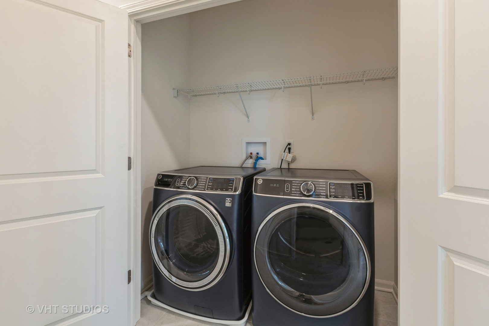 2950 Reflection Drive Naperville, IL 60564 - Photo 15 of 17 a utility room with dryer and washer
