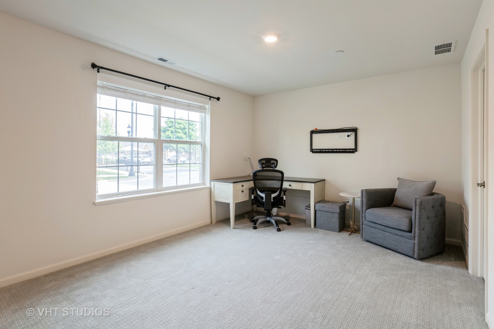 2950 Reflection Drive Naperville, IL 60564 - Photo 3 of 17 a living room with furniture and a window
