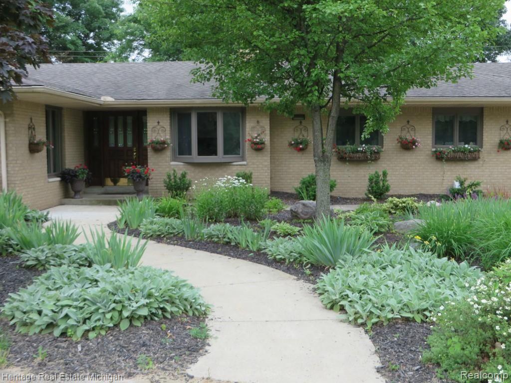 330 North Eager Road Howell, MI 48843 - Photo 2 of 47 IMG_1500.jpg