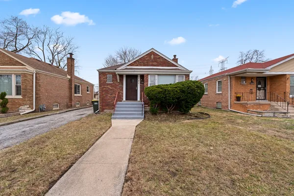 $149,900 | 13904 South Tracy Avenue, Riverdale, IL 60827