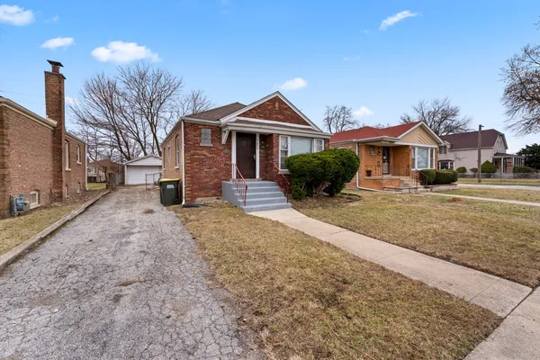 $148,900 | 13904 South Tracy Avenue, Riverdale, IL 60827