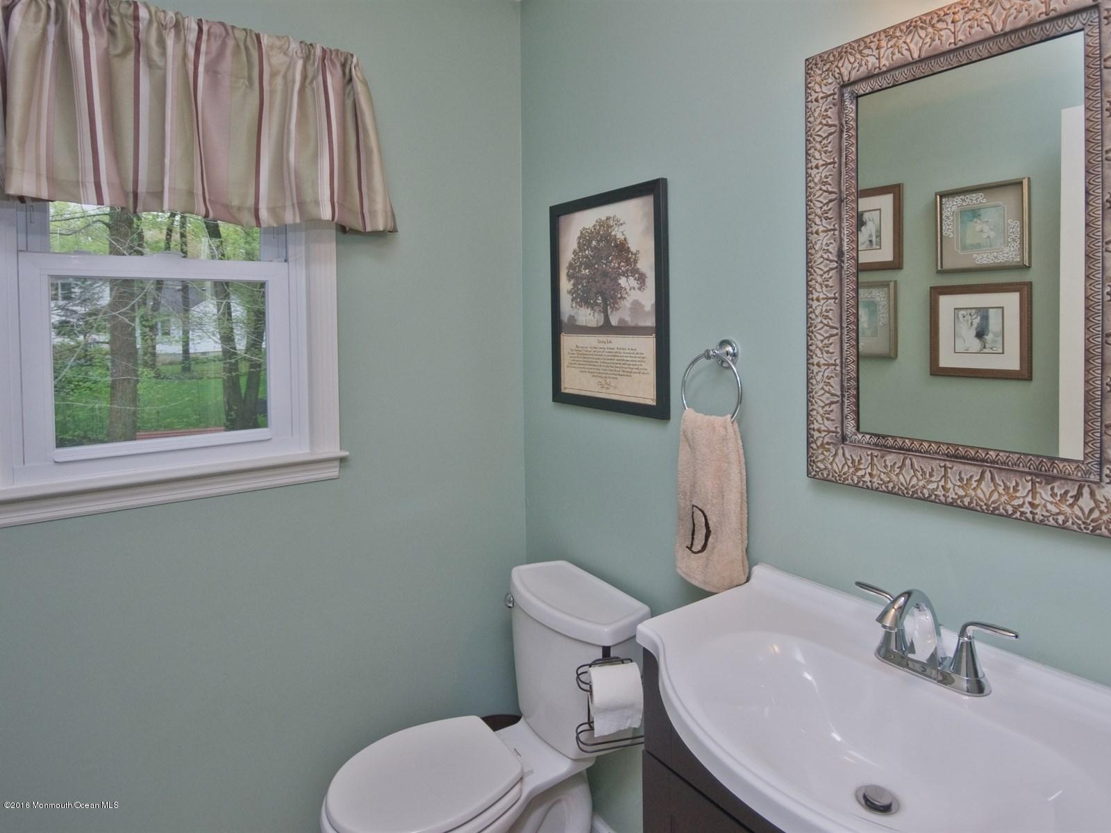 43 Shilling Road Manalapan, NJ 07726 - Photo 11 of 21 Powder Room