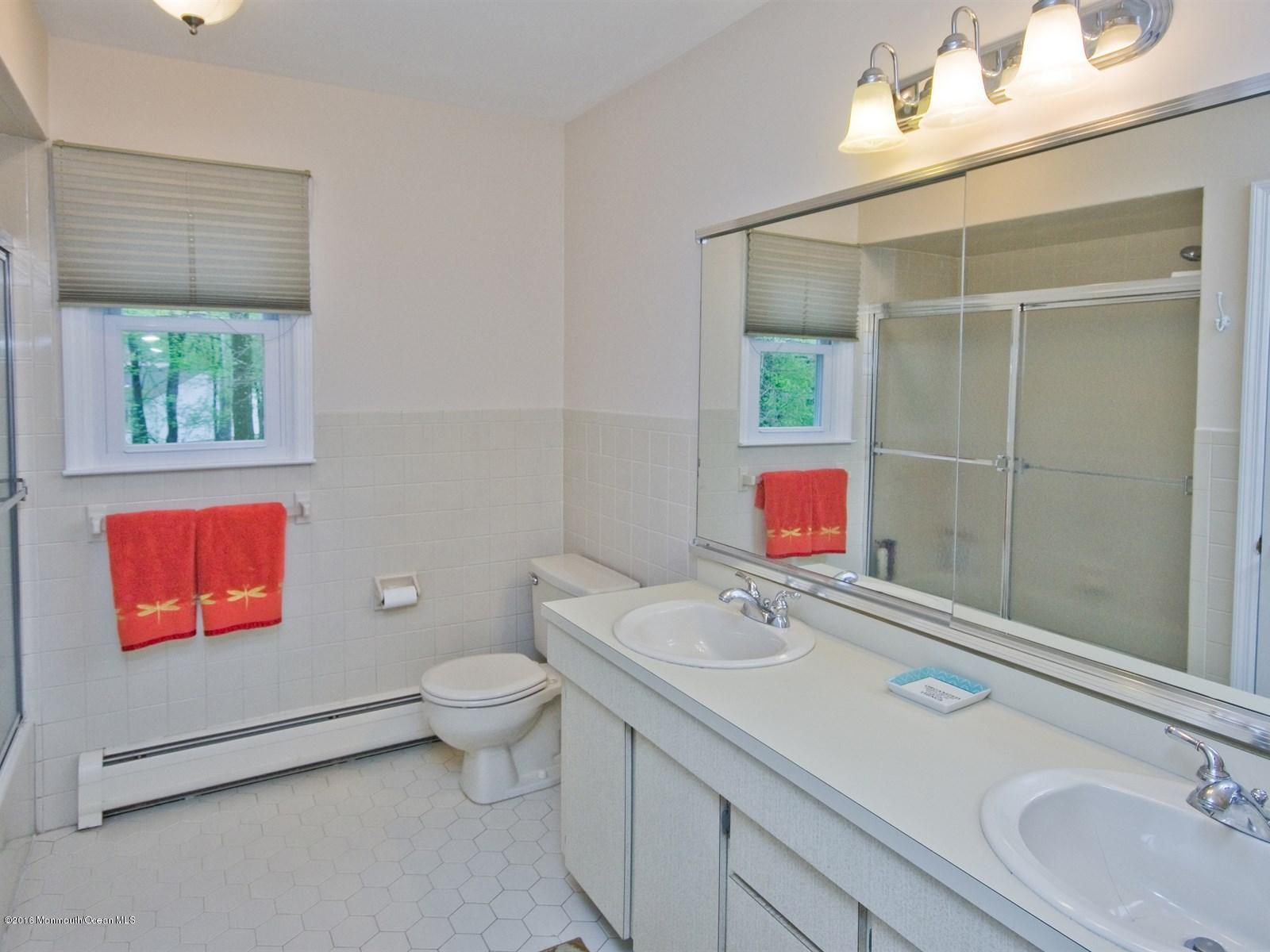 43 Shilling Road Manalapan, NJ 07726 - Photo 19 of 21 Main Bath