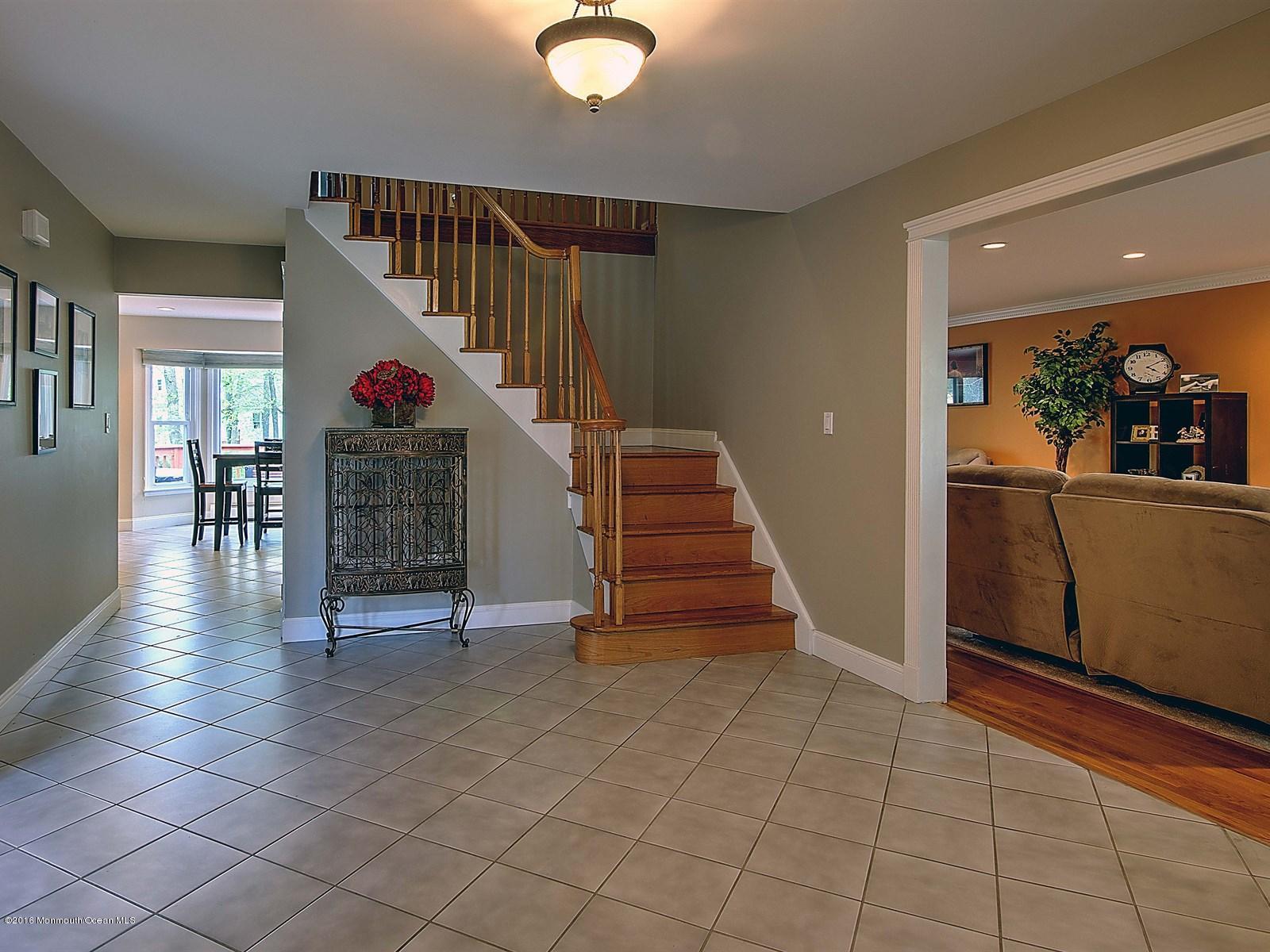 43 Shilling Road Manalapan, NJ 07726 - Photo 3 of 21 Foyer