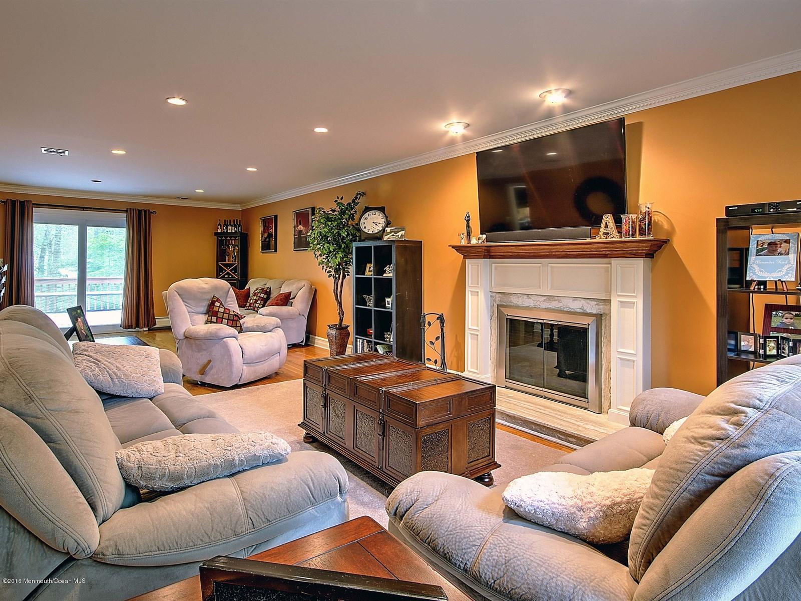 43 Shilling Road Manalapan, NJ 07726 - Photo 4 of 21 Living/Family