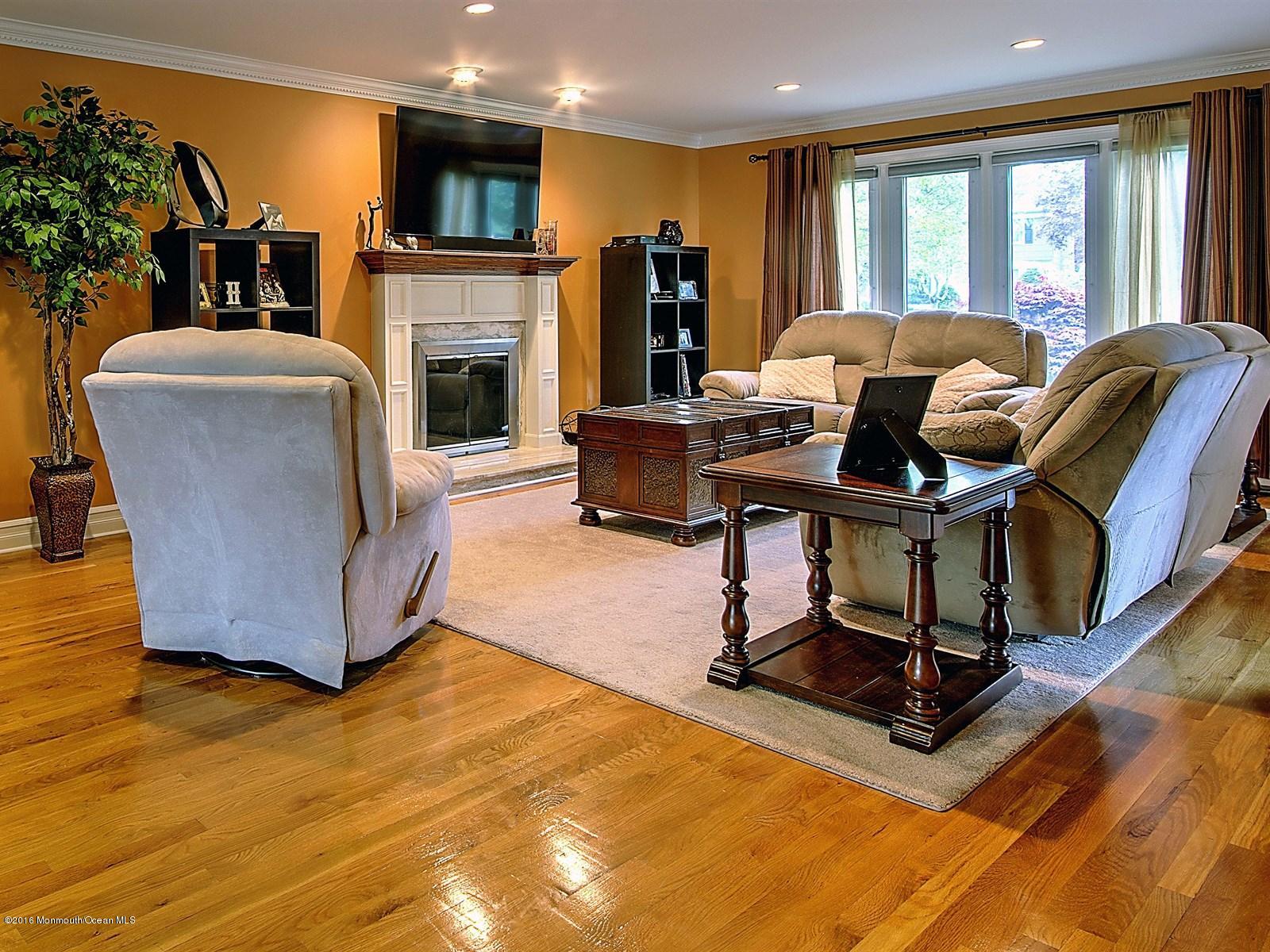 43 Shilling Road Manalapan, NJ 07726 - Photo 5 of 21 Living/Family