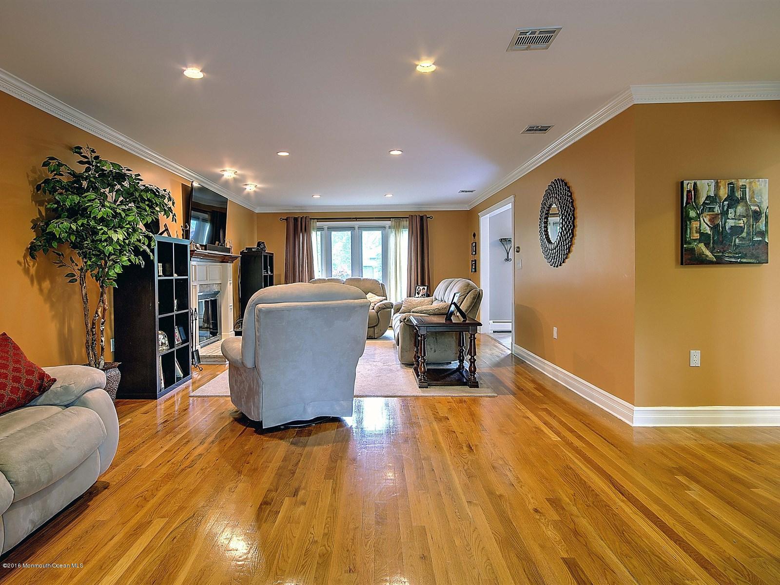 43 Shilling Road Manalapan, NJ 07726 - Photo 7 of 21 Living/Family