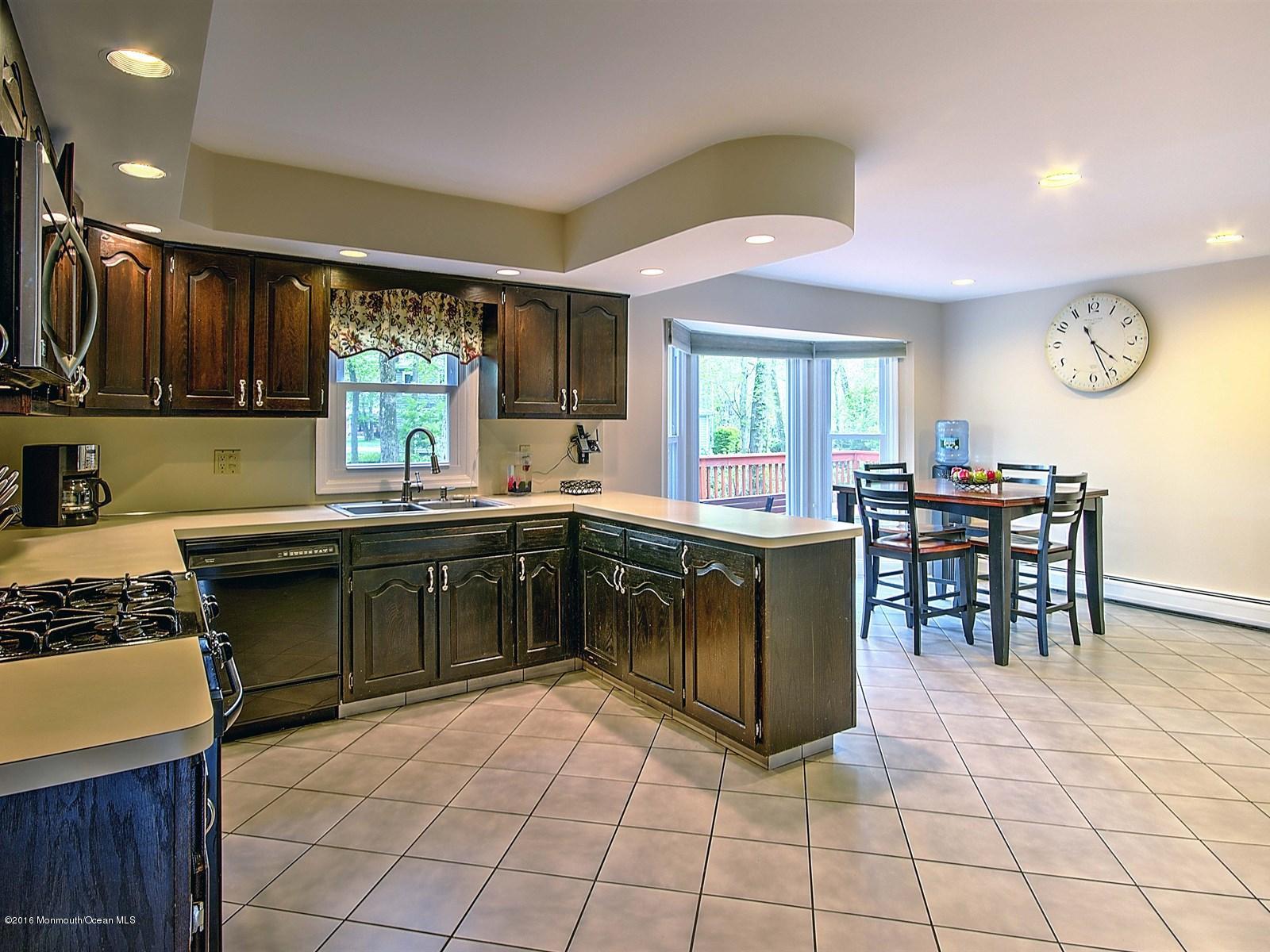 43 Shilling Road Manalapan, NJ 07726 - Photo 10 of 21 Kitchen