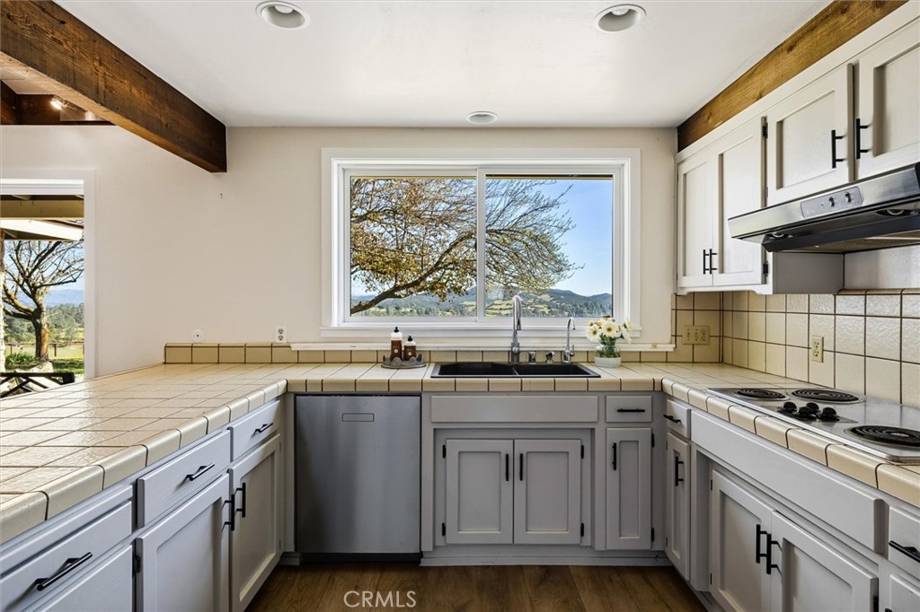 7491 Kingsbury Road Templeton, CA 93465 - Photo 12 of 53 Main House Kitchen