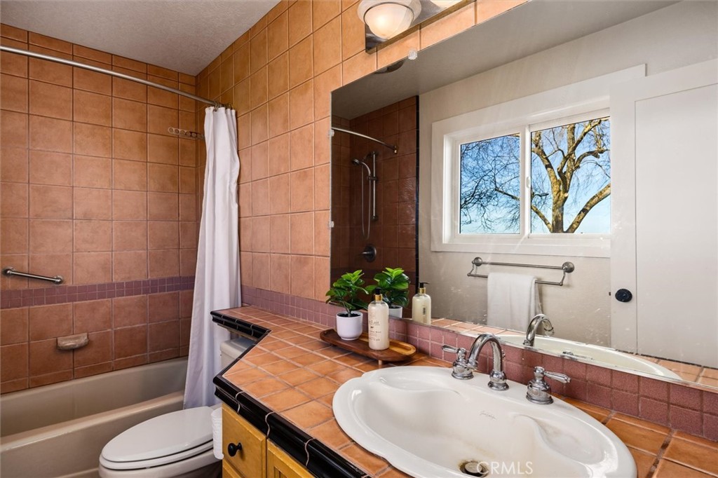 7491 Kingsbury Road Templeton, CA 93465 - Photo 15 of 53 Main House Primary Bathroom