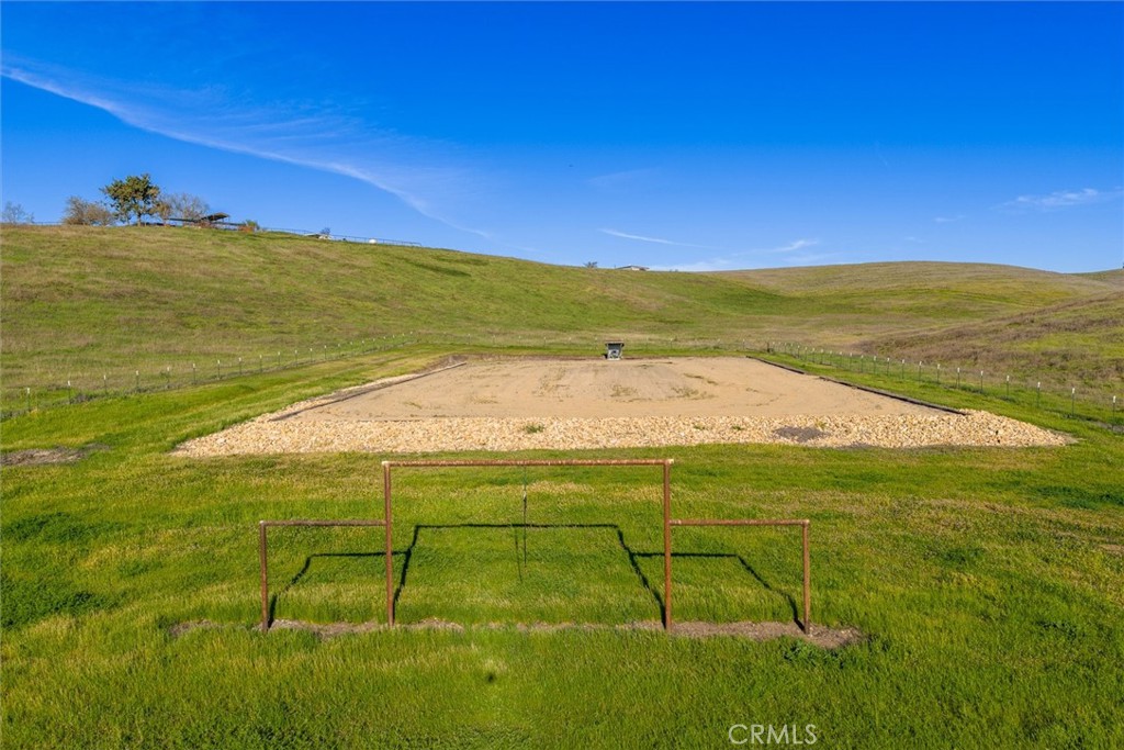 7491 Kingsbury Road Templeton, CA 93465 - Photo 32 of 53 Arena and Tie Pole