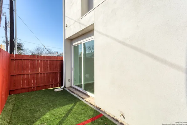 $2,500 | 510 South Mesquite Street, Unit 101, San Antonio, TX 78203