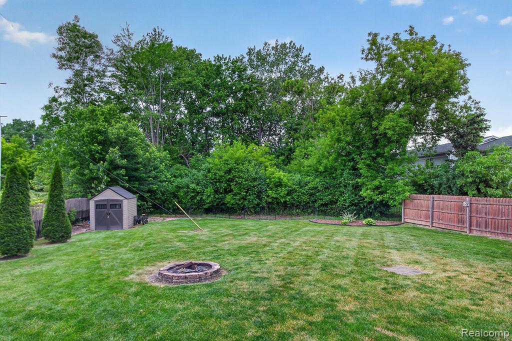 30541 Utica Road Roseville, MI 48066 - Photo 16 of 22