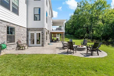 $1,090,000 | 125 Abigail Drive, Mars, PA 16046