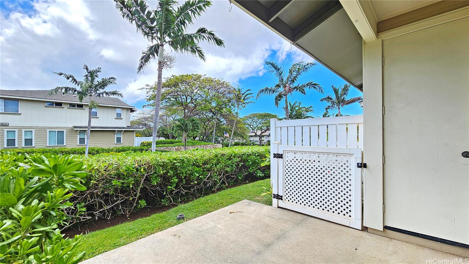 92-1490 Ali'inui Drive, Unit 803 Kapolei, HI 96707 - Photo 10 of 20 a front view of a house with garden