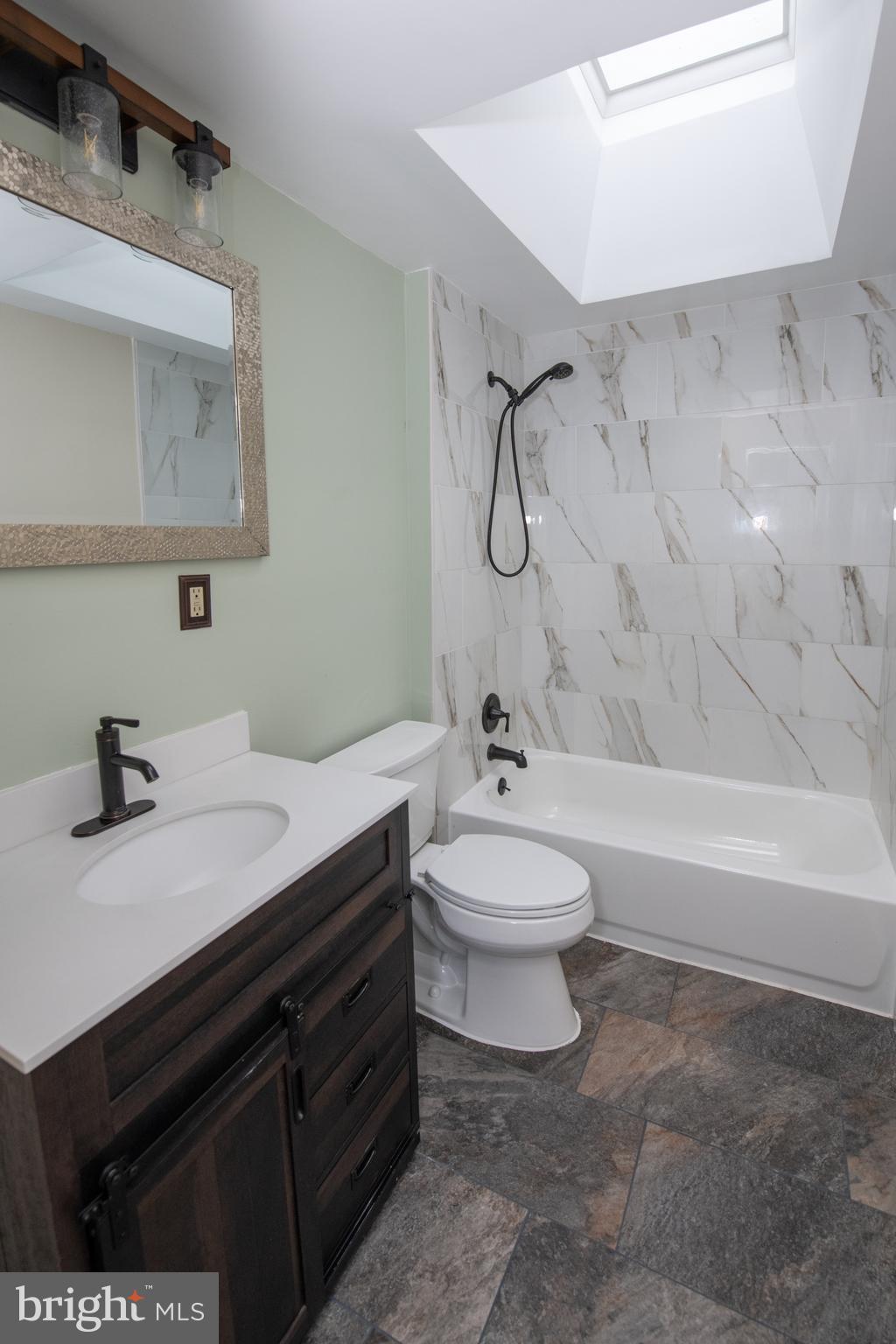 784 Bennington Road Folcroft, PA 19032 - Photo 25 of 36 a bathroom with a sink a toilet and a bathtub