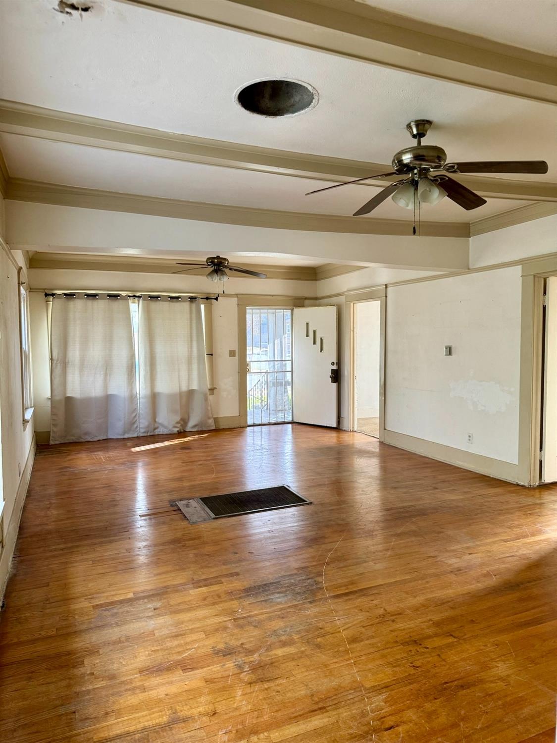 2050 Merced Street Selma, CA 93662 - Photo 4 of 6 a view of a room with gym equipment